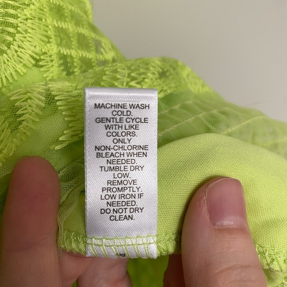 Lacy lime green top with see through cap sleeves. - Picture 4 of 4